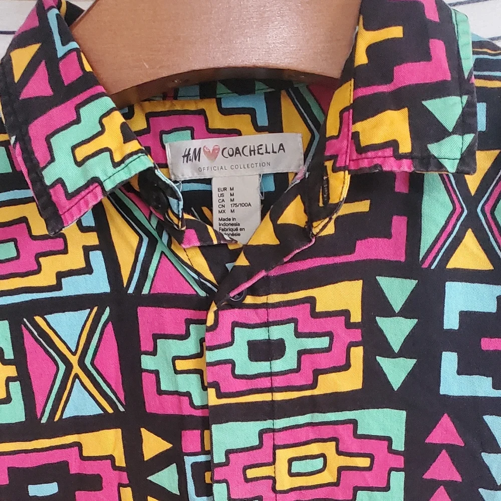 Men's Medium H&M LOVES COACHELLA-  SHORT SLEEVE BUTTON UP - Picture 4 of 6